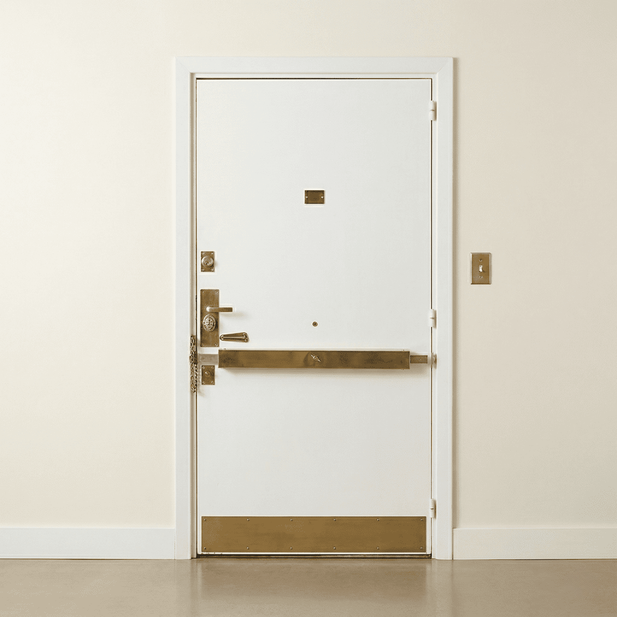 Puerta blindada interior de un departamento hecha por antigua casa gutierrez